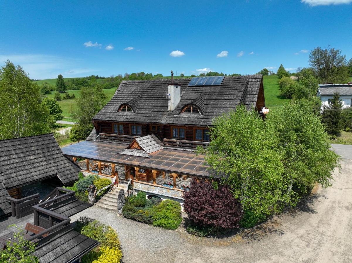Bed and Breakfast Gosciniec Debowa Gazdowka à Ustrzyki Dolne Extérieur photo