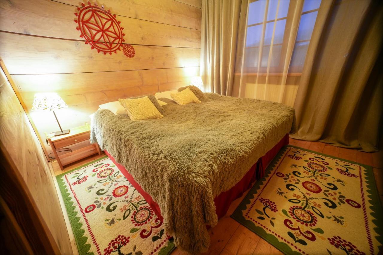 Bed and Breakfast Gosciniec Debowa Gazdowka à Ustrzyki Dolne Extérieur photo