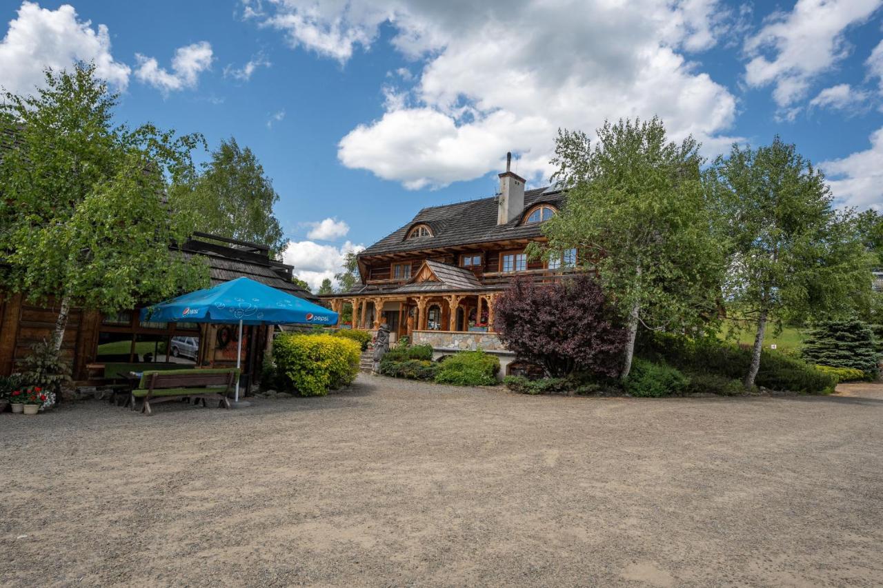 Bed and Breakfast Gosciniec Debowa Gazdowka à Ustrzyki Dolne Extérieur photo