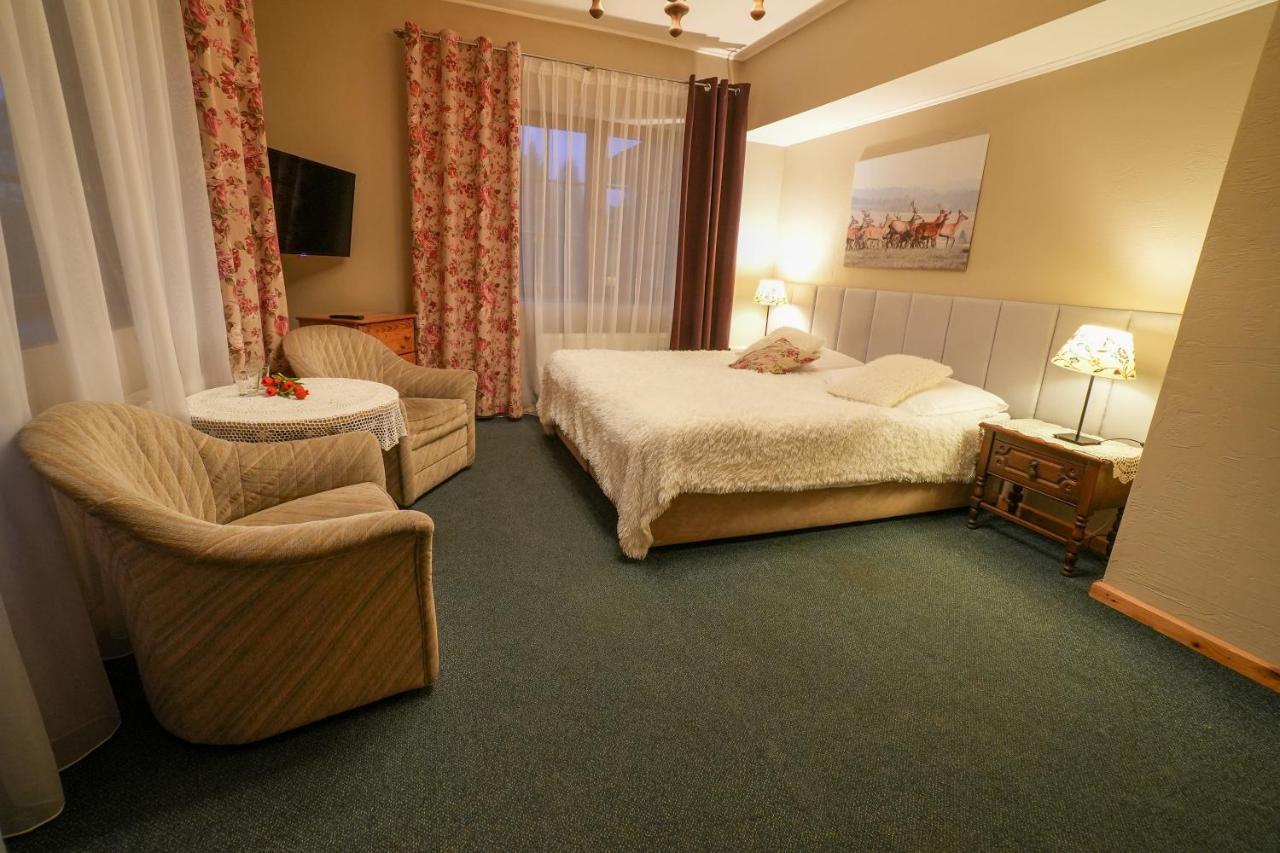 Bed and Breakfast Gosciniec Debowa Gazdowka à Ustrzyki Dolne Extérieur photo