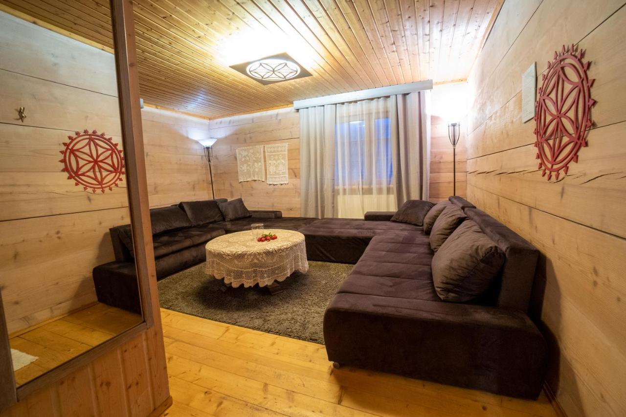 Bed and Breakfast Gosciniec Debowa Gazdowka à Ustrzyki Dolne Extérieur photo