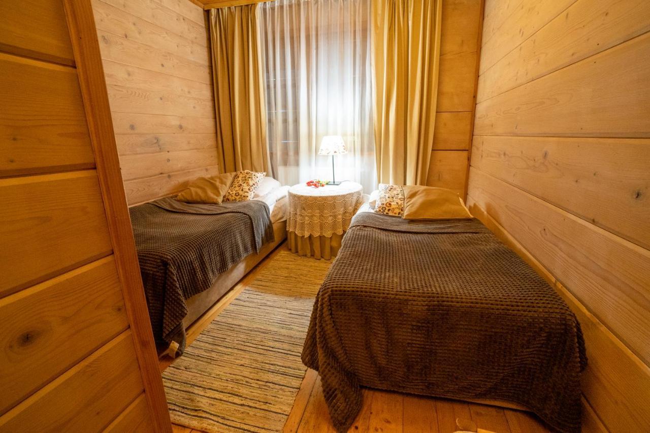 Bed and Breakfast Gosciniec Debowa Gazdowka à Ustrzyki Dolne Extérieur photo