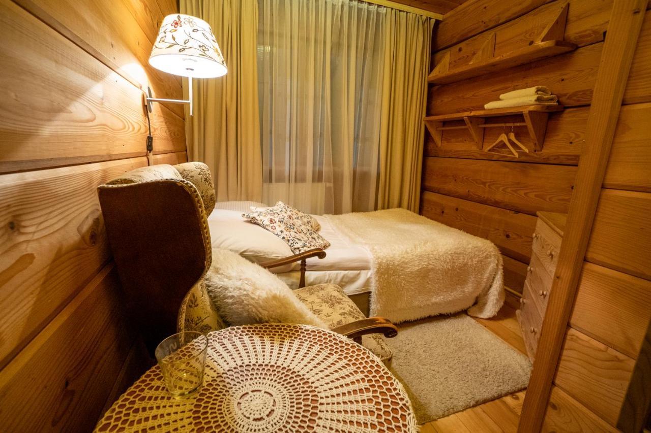 Bed and Breakfast Gosciniec Debowa Gazdowka à Ustrzyki Dolne Extérieur photo