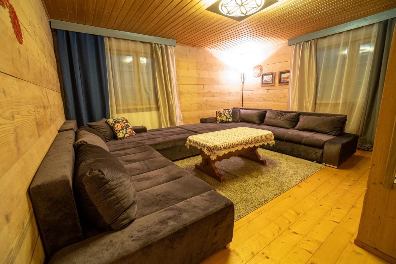 Bed and Breakfast Gosciniec Debowa Gazdowka à Ustrzyki Dolne Extérieur photo