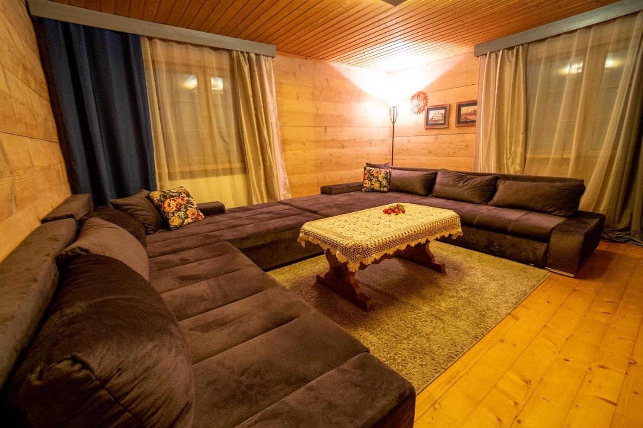 Bed and Breakfast Gosciniec Debowa Gazdowka à Ustrzyki Dolne Extérieur photo