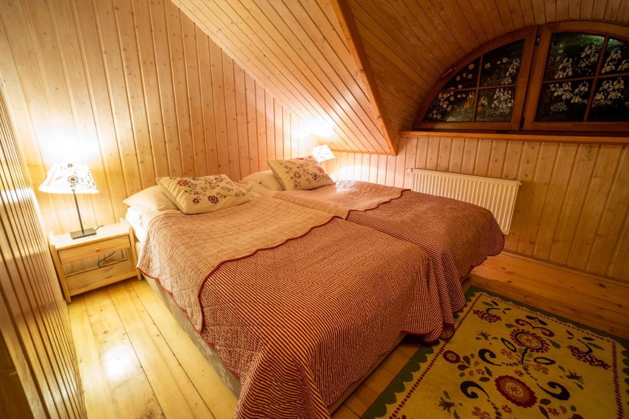 Bed and Breakfast Gosciniec Debowa Gazdowka à Ustrzyki Dolne Extérieur photo