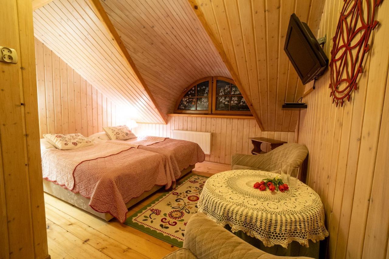 Bed and Breakfast Gosciniec Debowa Gazdowka à Ustrzyki Dolne Extérieur photo